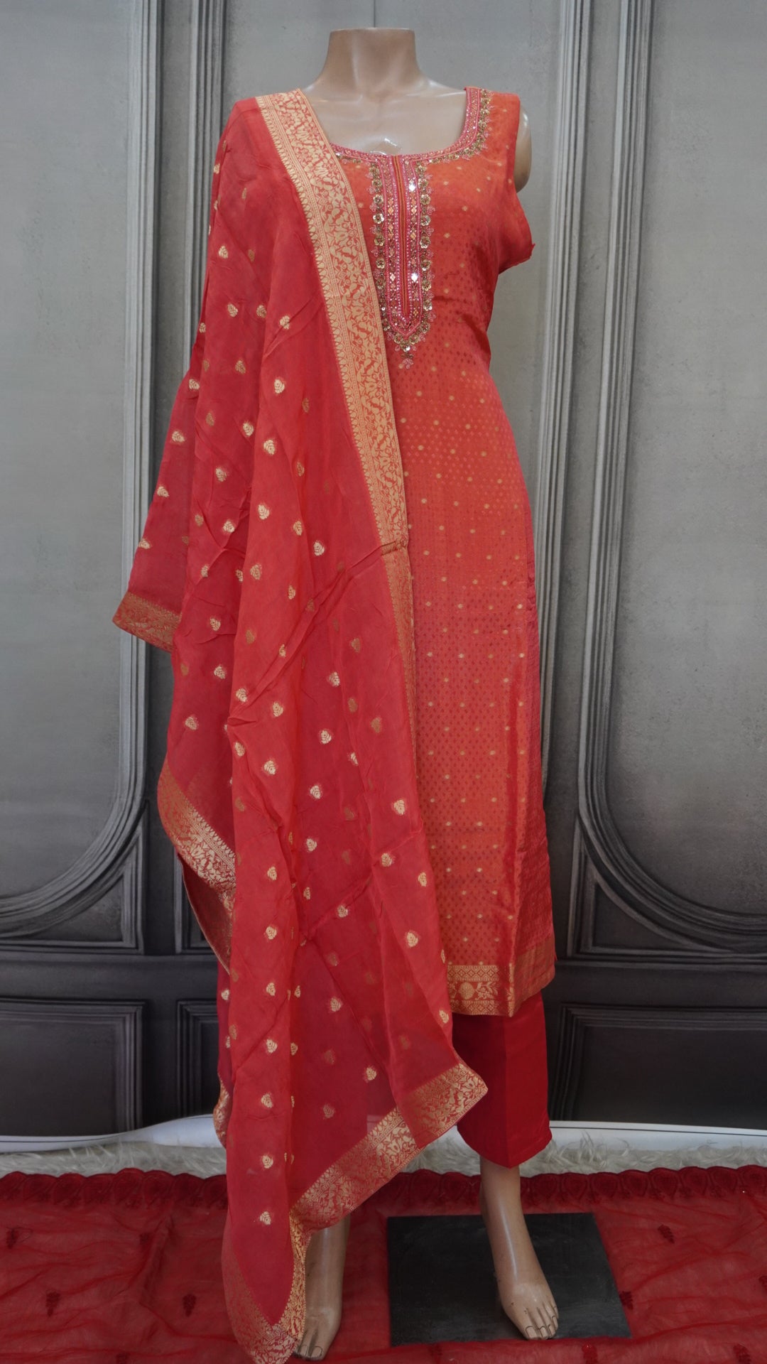 Salwar suit