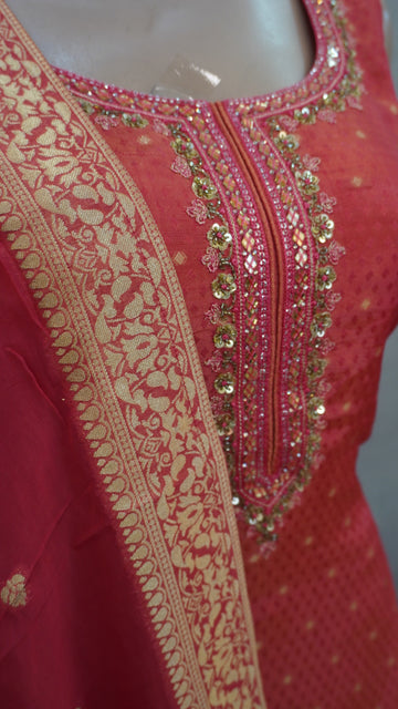 Salwar suit