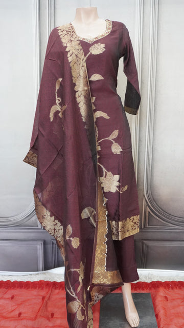 Salwar suit