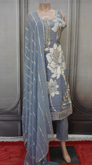Salwar suit