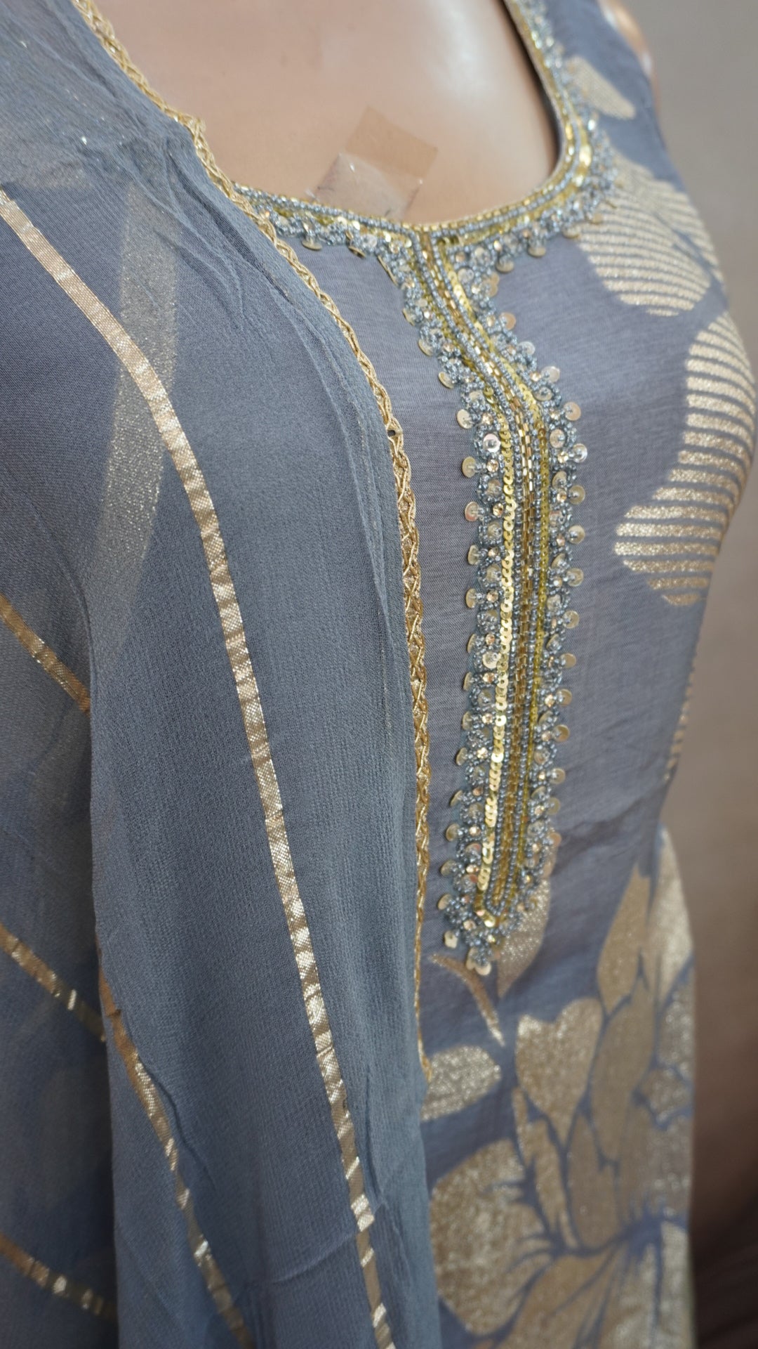 Salwar suit