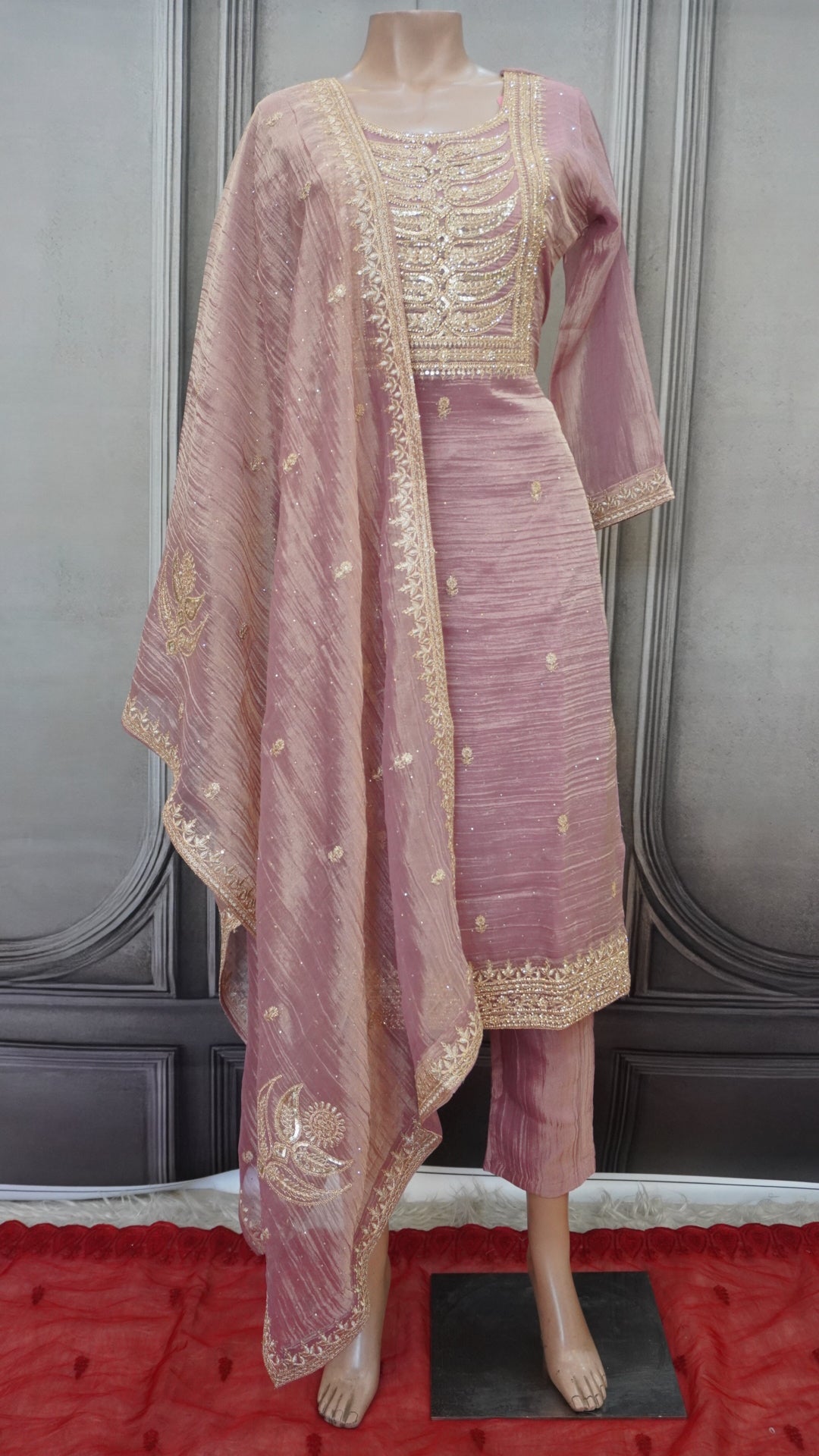 Salwar suit